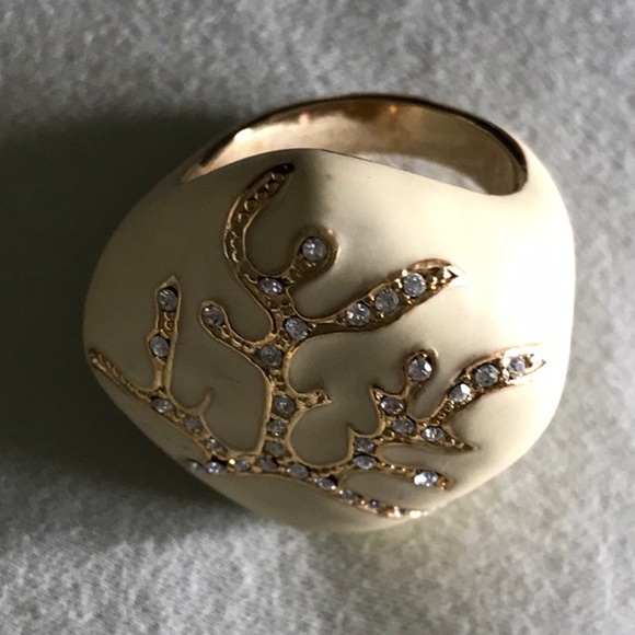 Italian Fashion Coral Design Ring (NWOT) - Picture 5 of 5